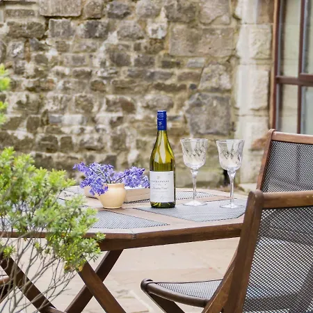 The Byre - Ifw * Airton